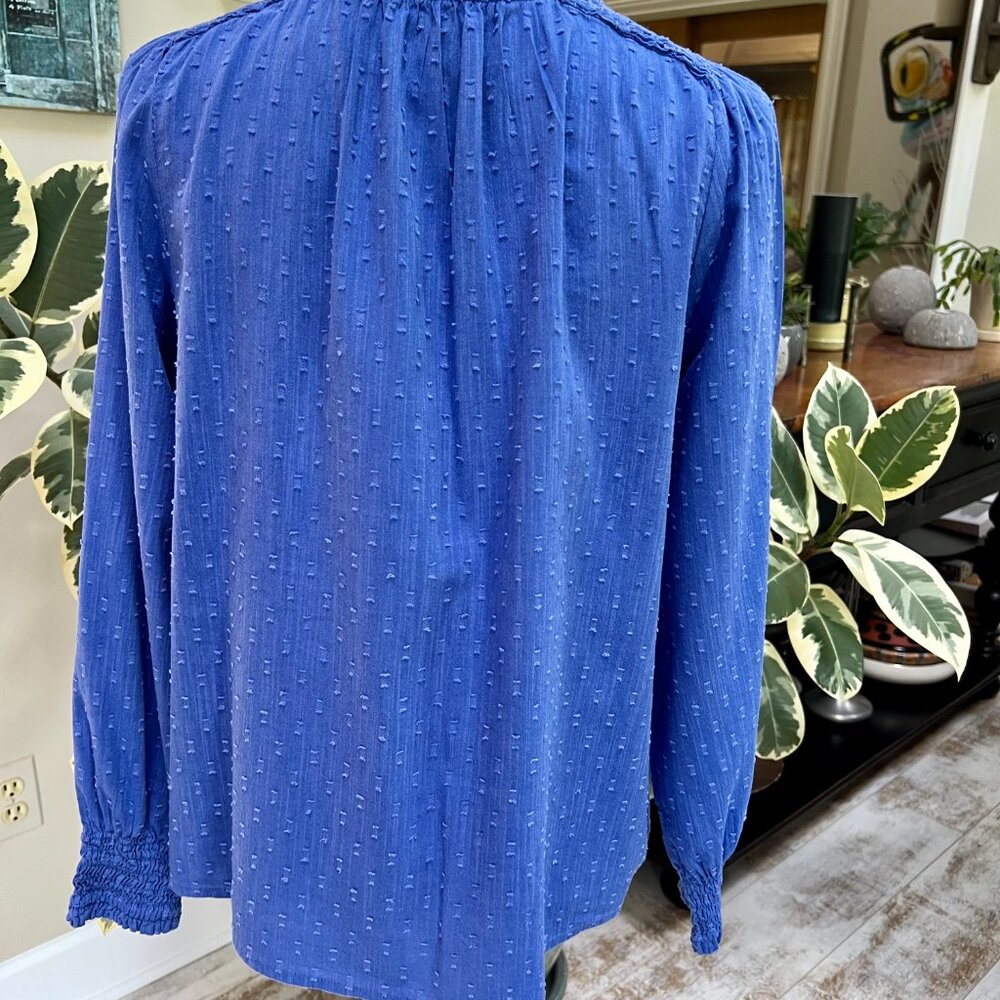 PRICE IS FIRM!  Beautiful Talbots Blue V-Neck Top/Blouse - Picture 5 of 11